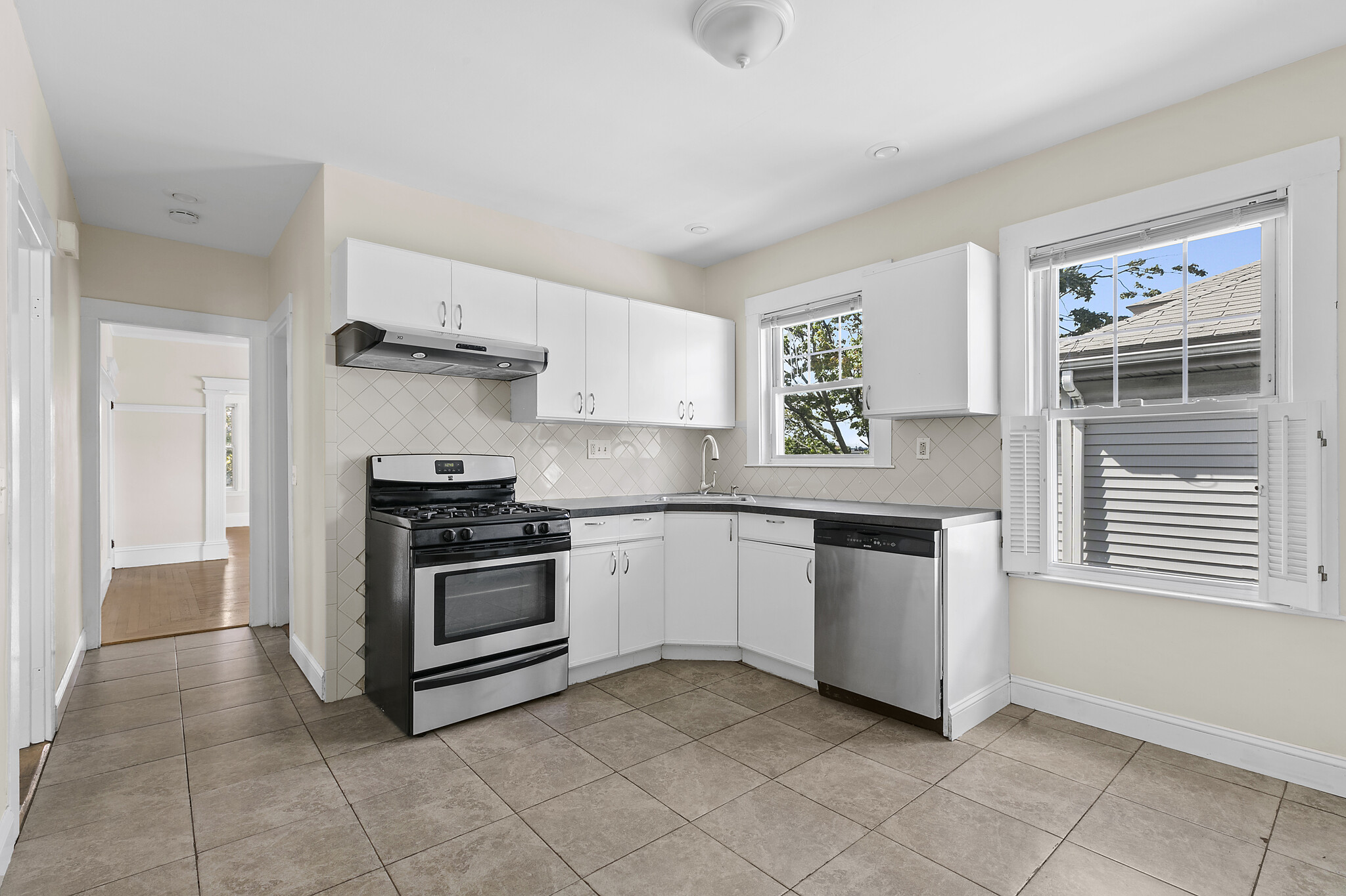 Building Photo - 723 Fellsway