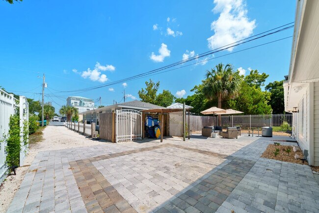 Building Photo - 505 Anemone St