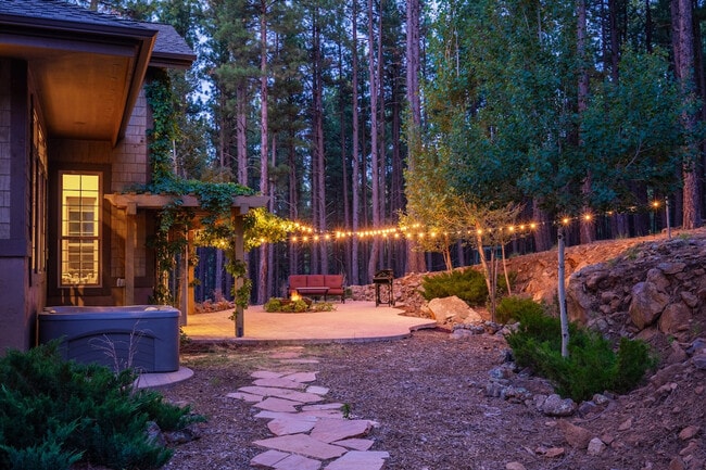 Building Photo - 4955 Hidden Hollow Rd