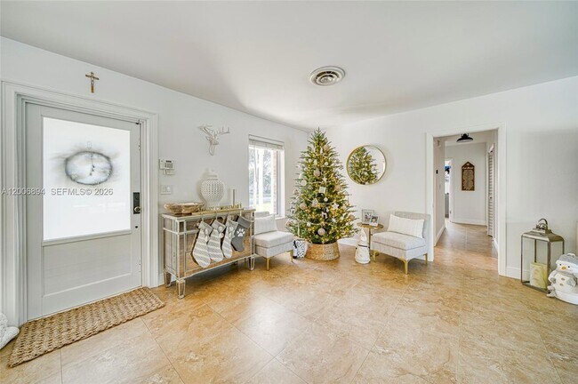 Building Photo - 10600 SW 80th Ct