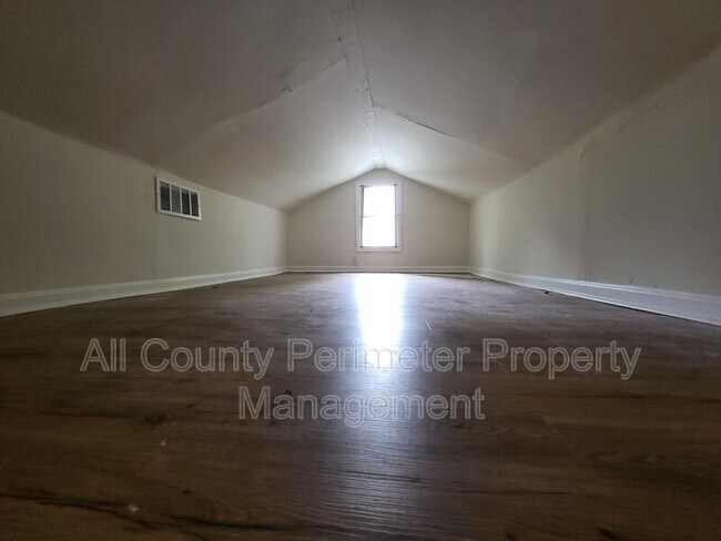 Building Photo - 278 Moreland Way