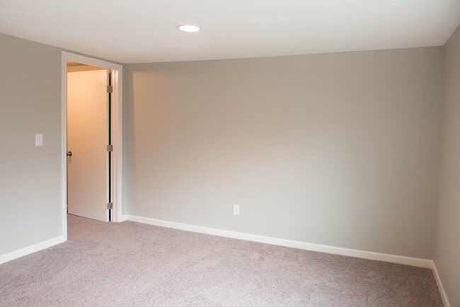 Building Photo - Remodeled home! Granite! SS Appliances!