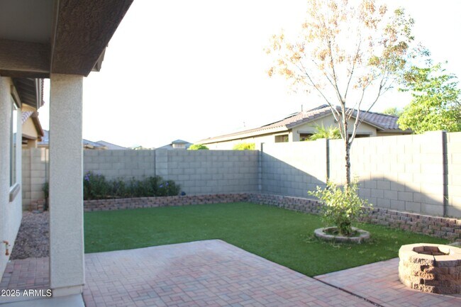 Building Photo - 11554 W Lone Tree Trail