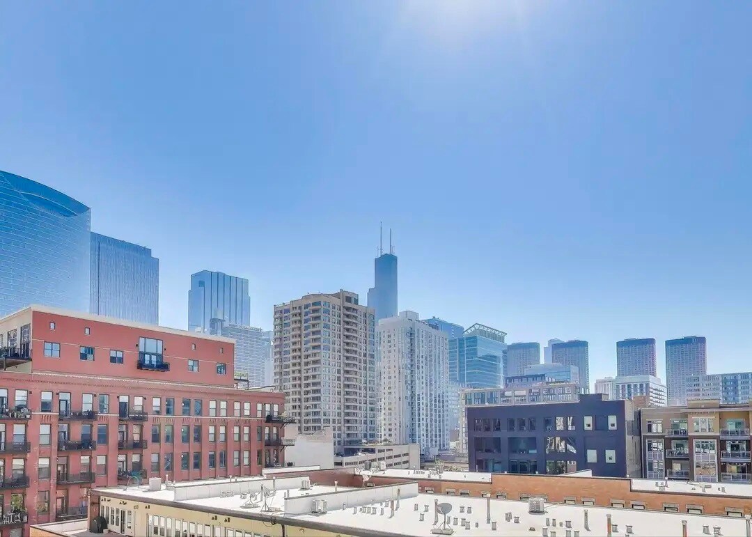 Building Photo - 660 W Wayman St