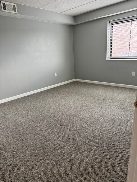 Building Photo - 100 High St