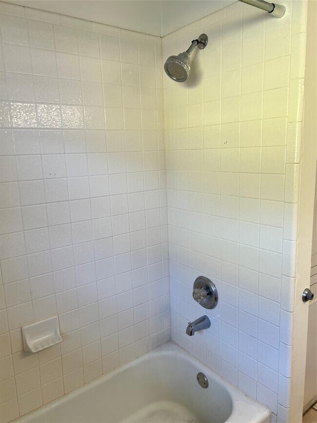 Building Photo - 8311 Hathaway Dr