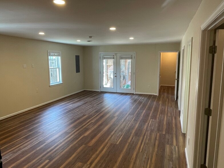 Living Room - 825 Nalle St