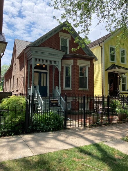 Building Photo - 2129 W Schiller St