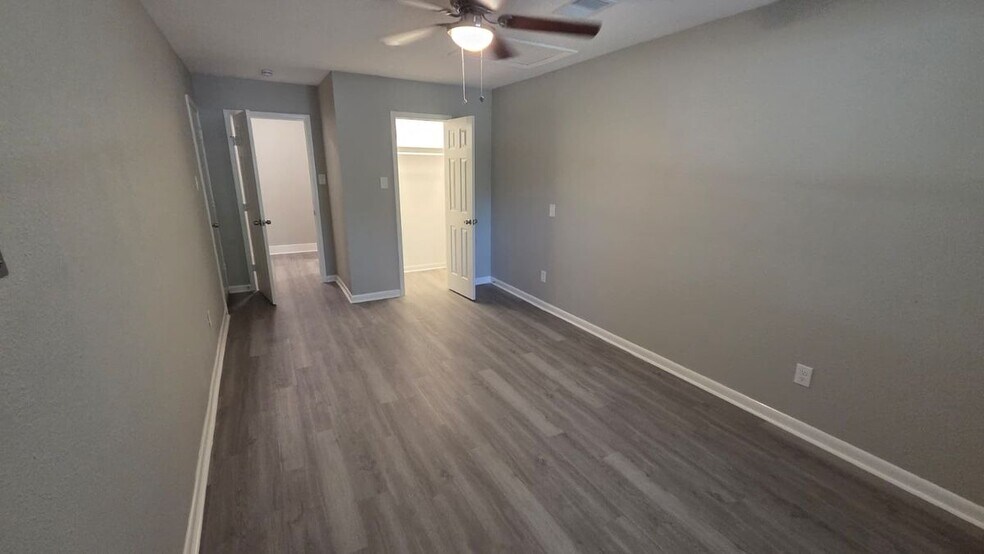 Building Photo - 11823 Stonehedge Dr