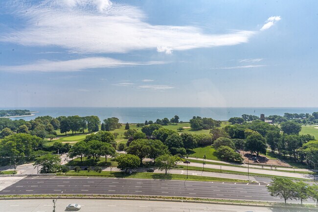Building Photo - 3950 N Lake Shore Dr