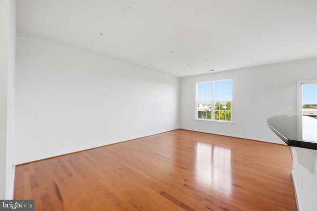 Building Photo - 43849 Kingston Station Terrace