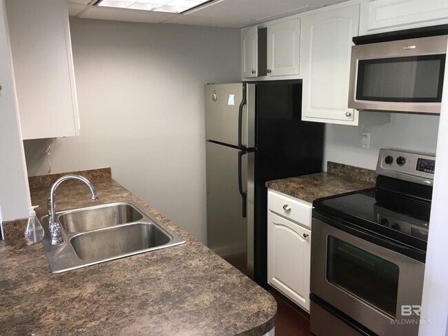 Building Photo - 2066 Sea Cliff Dr N