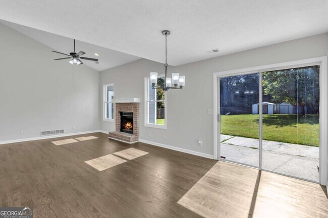 Building Photo - 250 Meadow View Dr