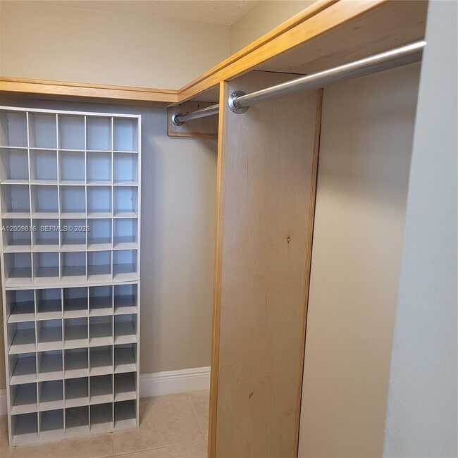 Building Photo - 1811 Sabal Palm Dr