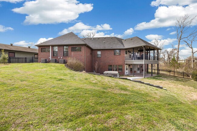 Building Photo - 802 NW D St