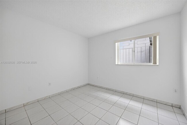 Building Photo - 800 SW 104th Ct