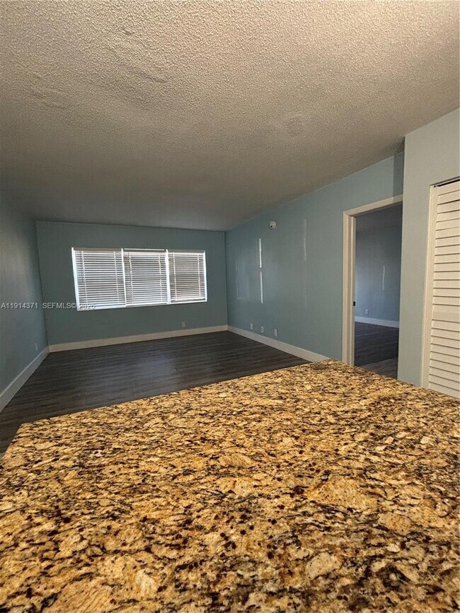 Building Photo - 260 S Cypress Rd