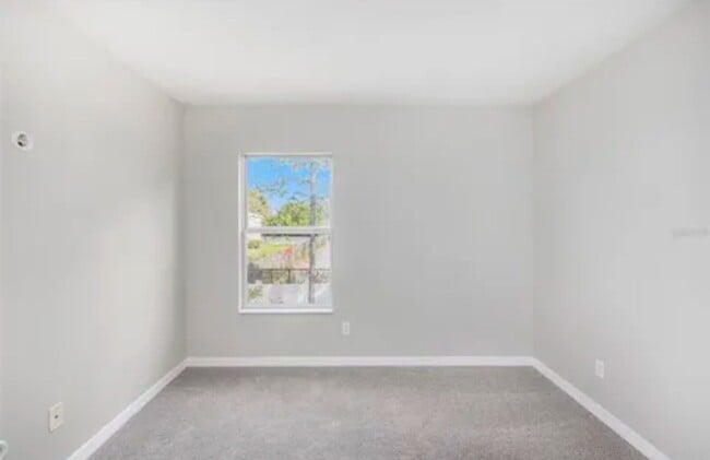 Building Photo - Modern 3 Bedroom 2.5 Bath in Gibsonton