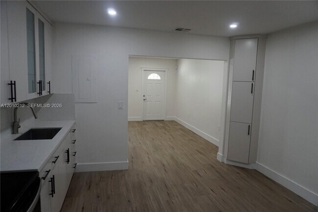 Building Photo - 11043 SW 79th Ave