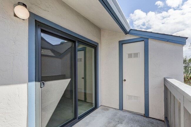Building Photo - 845 Woodside Way