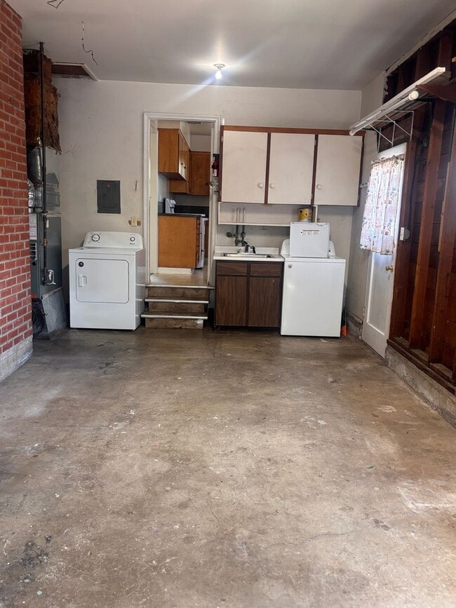 Building Photo - 9851 SE 43rd Ave