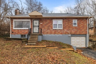 Building Photo - 375 Adrian Dr