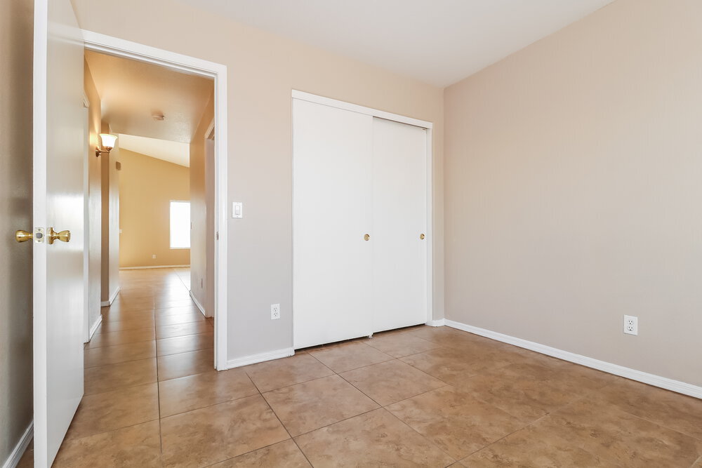 Building Photo - 9015 W Roanoke Ave