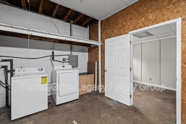 Building Photo - 3872 Marianna Rd