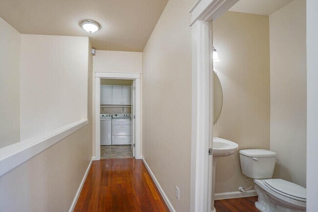 Building Photo - BEAUTIFUL VIEWS of MT. HOOD