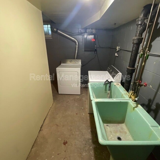 Building Photo - 501 N Morgan Ave