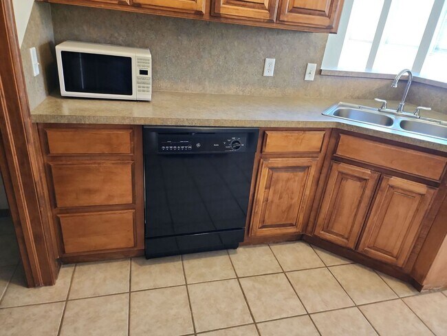 Building Photo - 2416 Arbor Dr