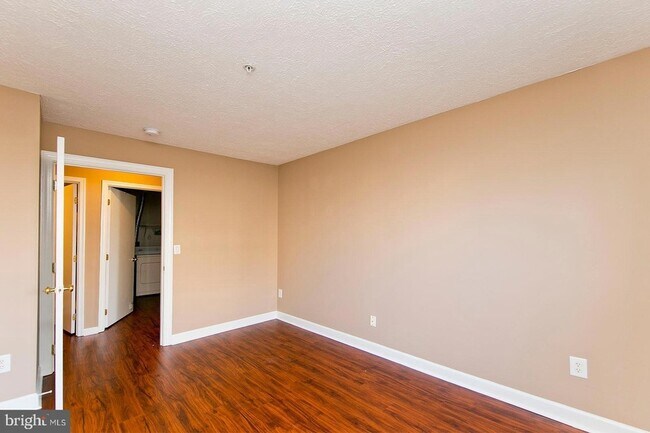 Building Photo - 117 1 Brookland Terrace