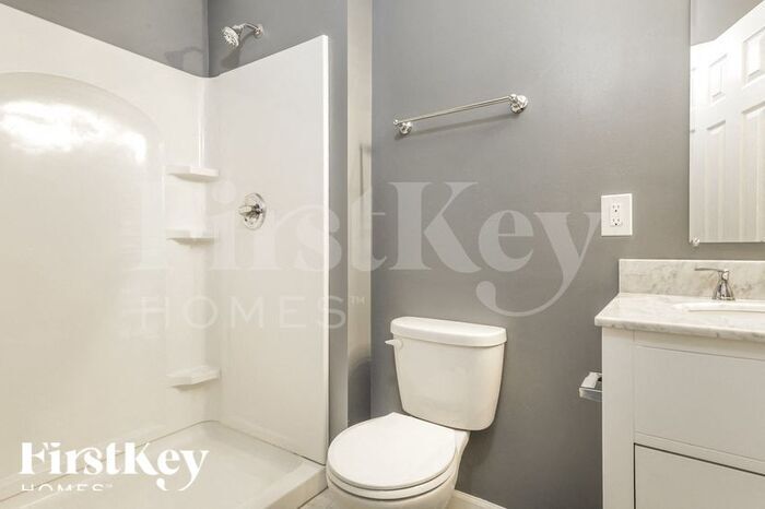 Building Photo - 615 S Park Dr