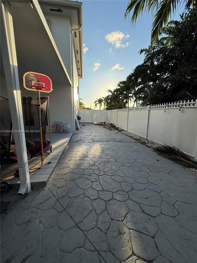 Building Photo - 2807 SW 145th Ave