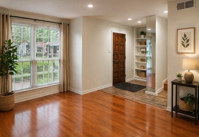 Building Photo - 12913 Trail Hollow Dr