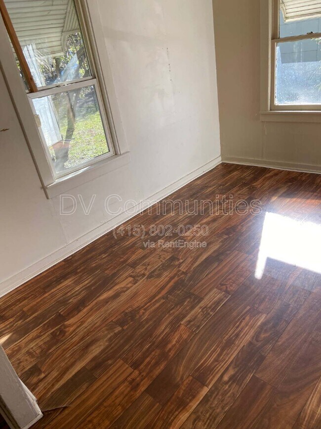 Building Photo - 47609 OR-58