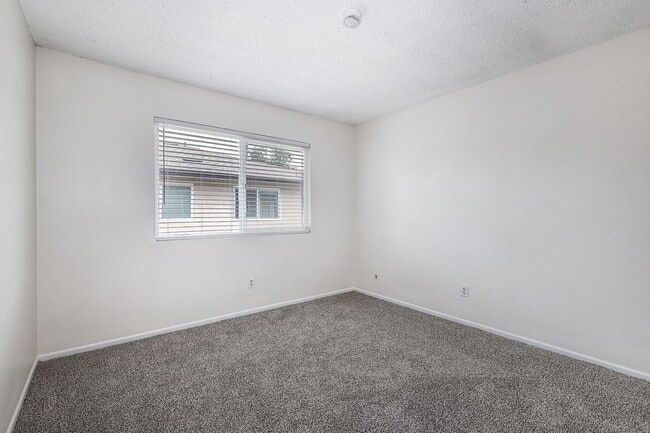 Building Photo - Santee Townhome Two Weeks FREE  2/1 Prime Location