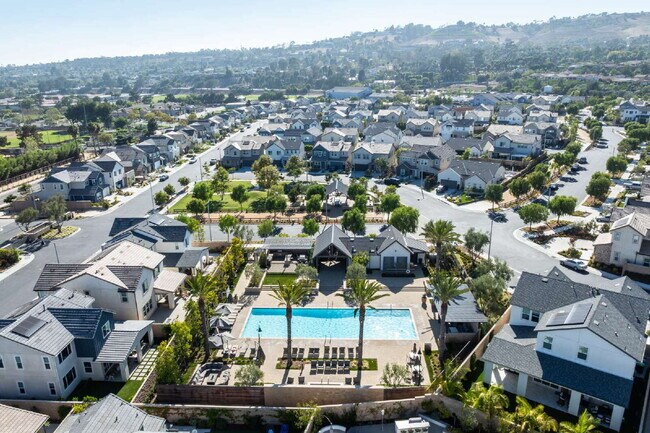 Building Photo - Luxury Living at The Farm