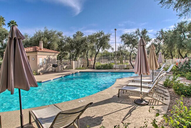 Building Photo - 9708 E Vía Linda