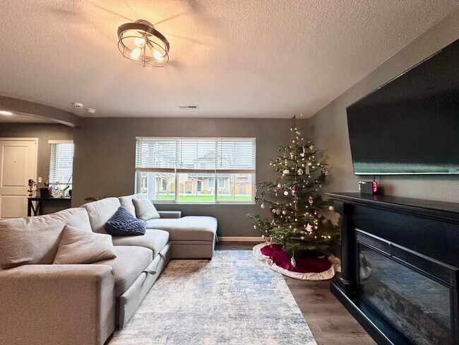 Building Photo - Modern 3-Bedroom 2.5 Bath Single Family Home in Gresham!