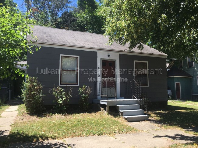 Building Photo - 1410 Oak St