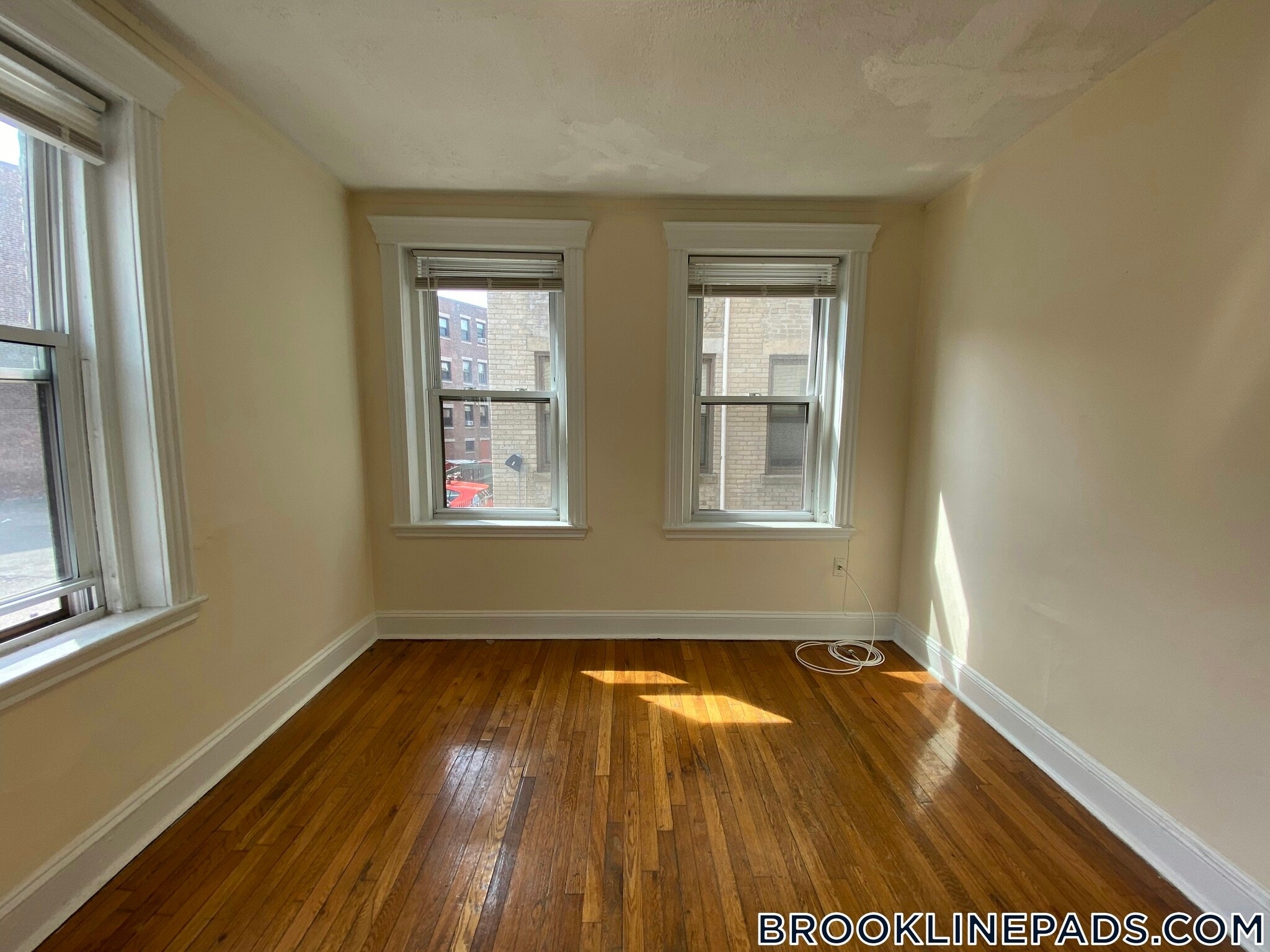 Building Photo - 360 Riverway