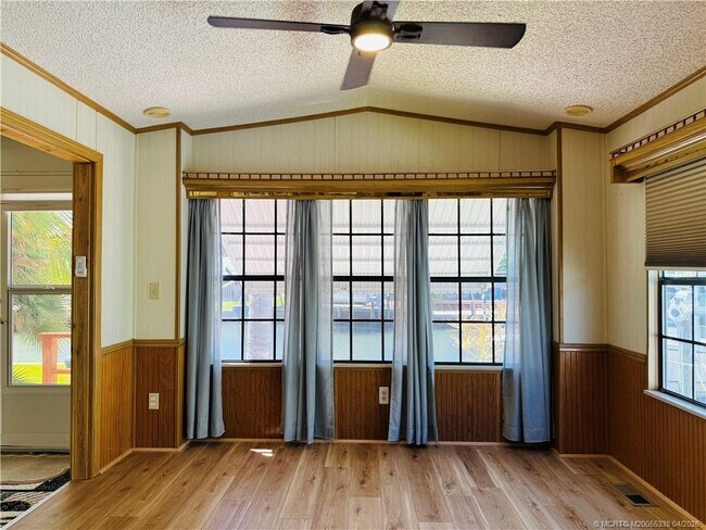 Building Photo - 10851 S Ocean Dr