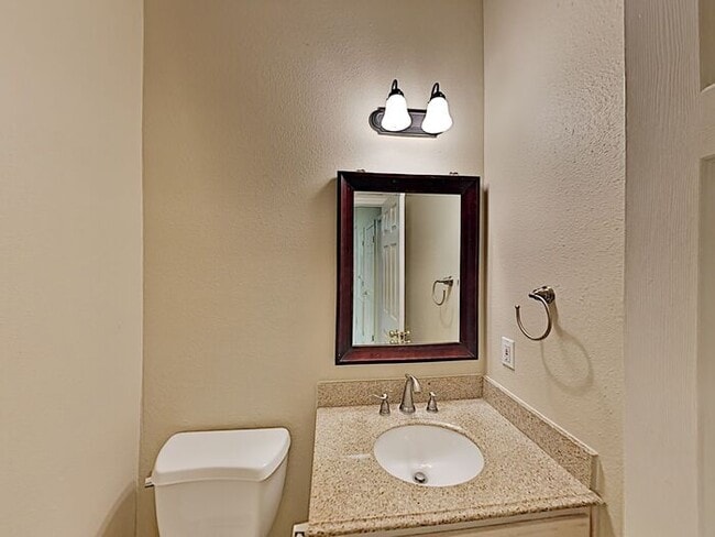 Building Photo - No Application Fee* $500 off first months ...