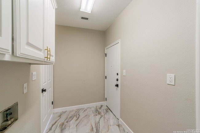 Building Photo - 18605 Elmbrook