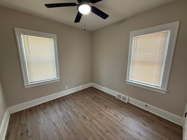 Building Photo - Renovated 3-Bedroom Home – We Welcome Sect...