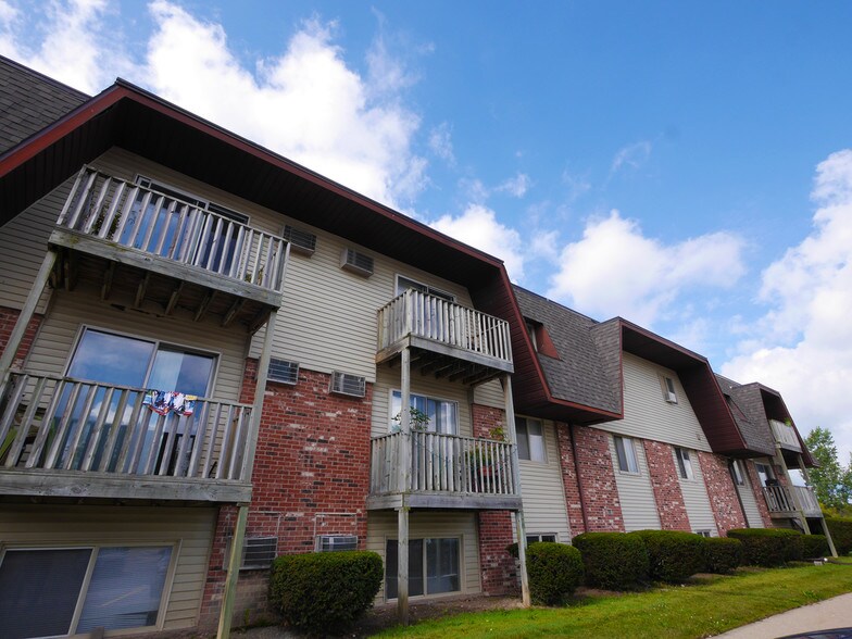 Timber Creek Apartments 3300 E Deerfield Rd Mount Pleasant MI 48858