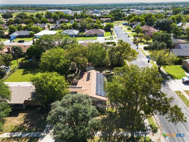 Building Photo - 1820 Gaynor Dr