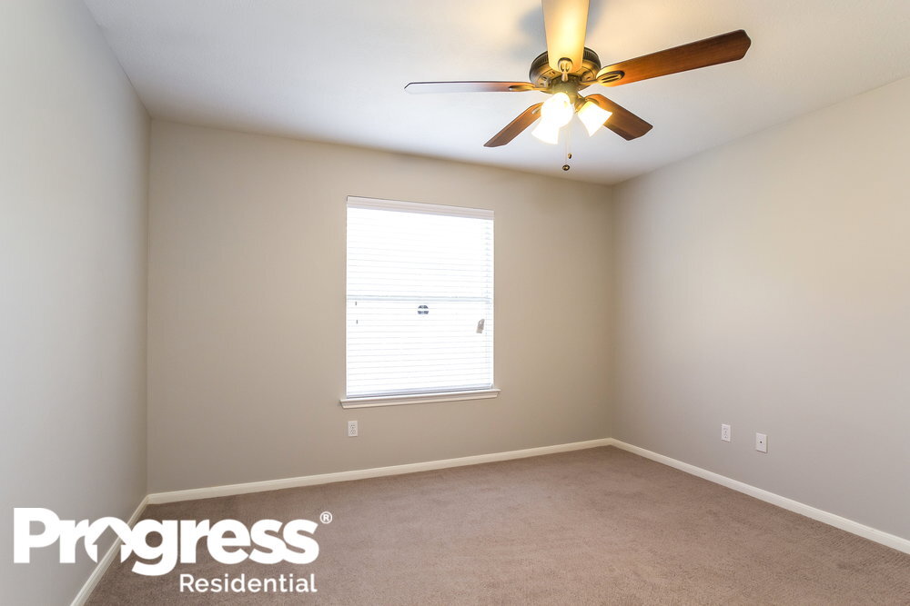 Building Photo - 2447 Halstead Dr