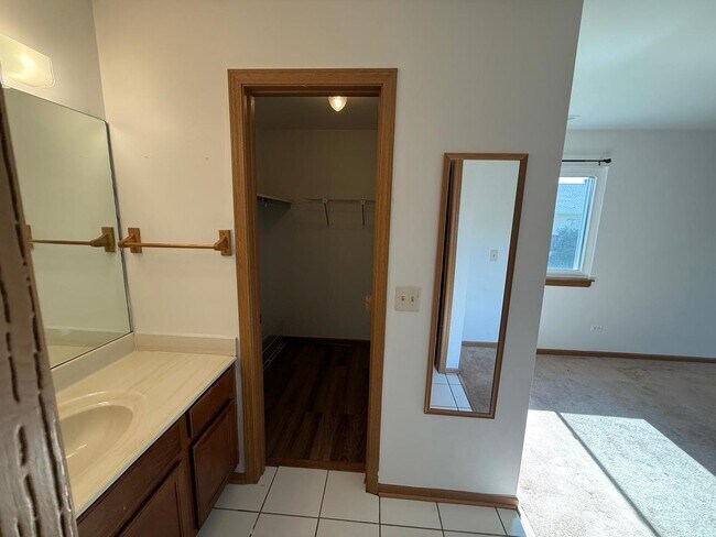 Building Photo - 320 Newport Ln